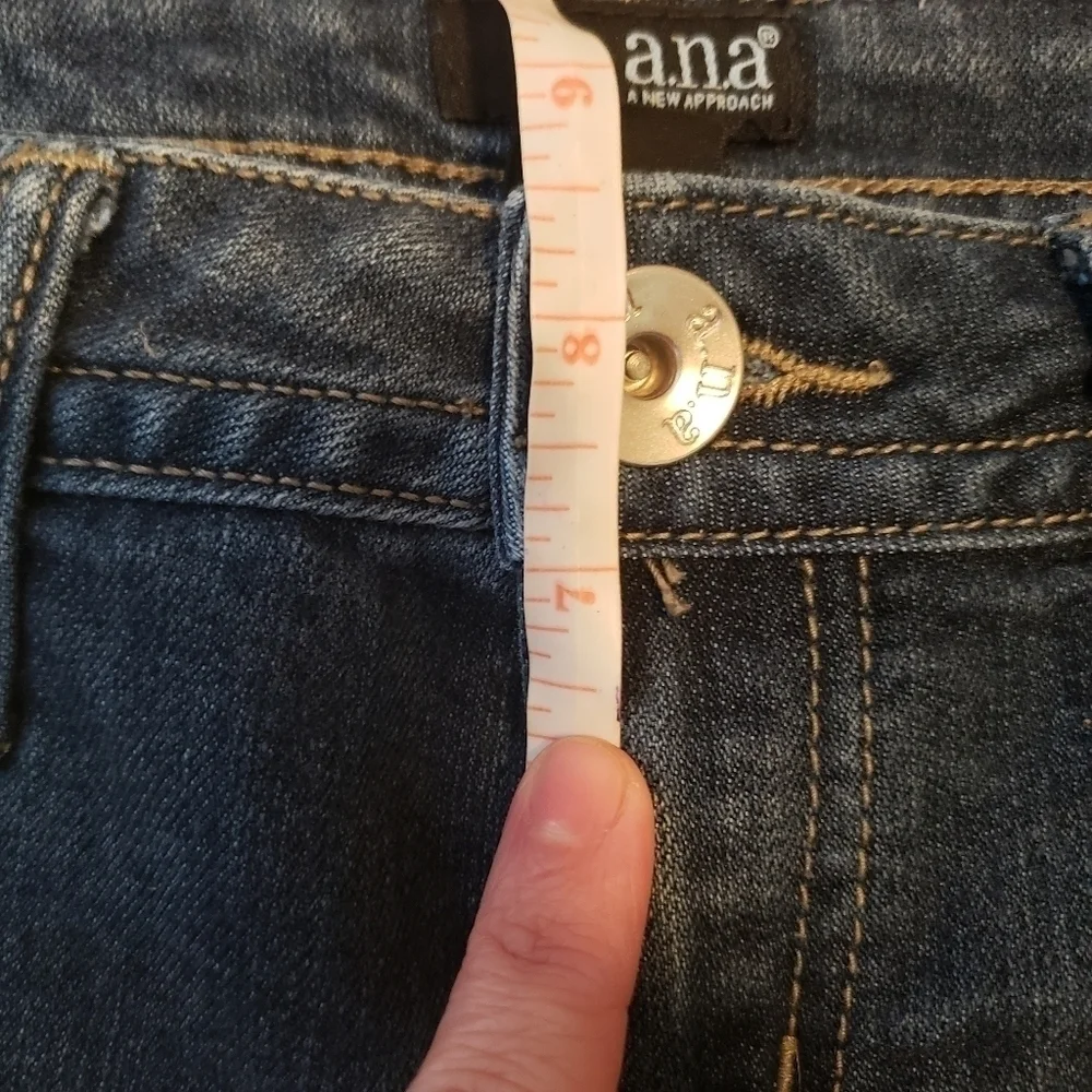 A.N.A. Denim Jean Shorts Medium Wash 5 Pocket Women's 4 Booty Summer Everyday